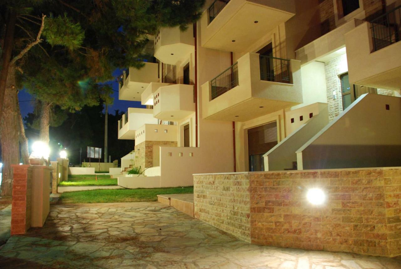 Alexandros Maisonettes Nea Moudania Exterior photo